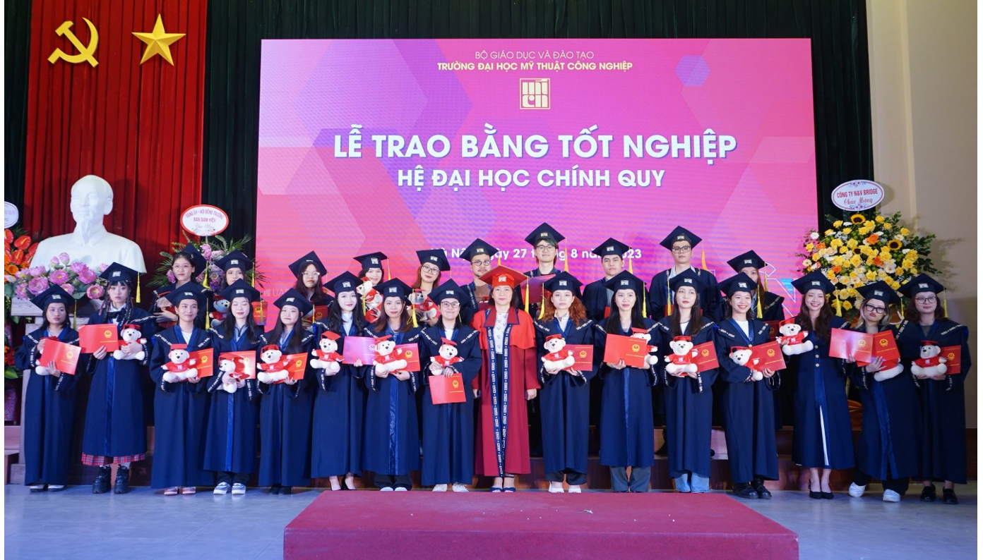 Trường Đại học Mỹ thuật Công nghiệp trao bằng tốt nghiệp tới hơn 300 sinh viên -0