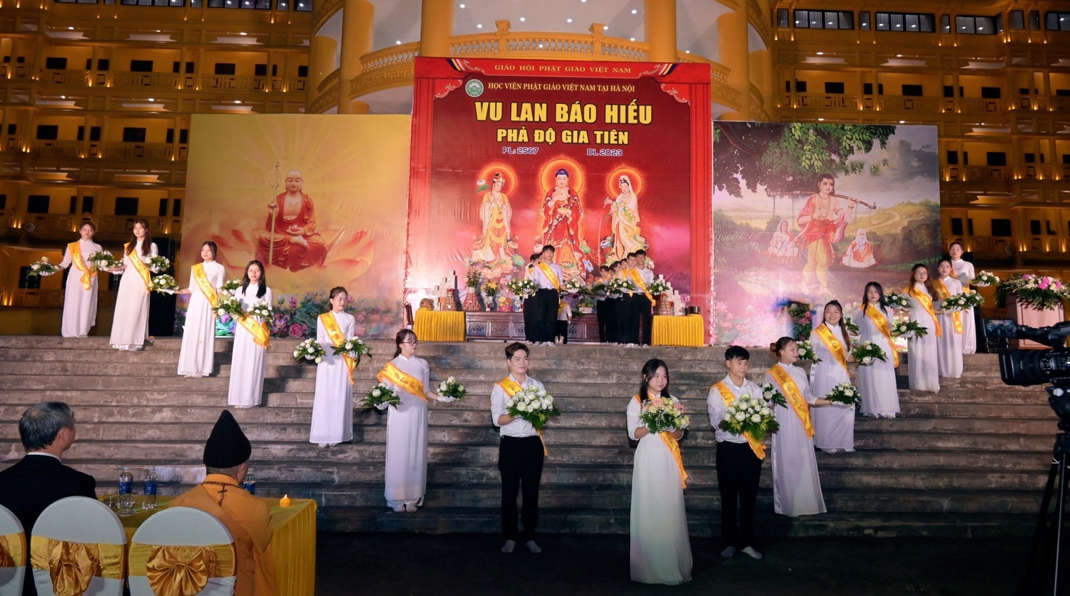 Hàng trăm tăng ni sinh tham gia đại lễ Vu lan báo hiếu -0