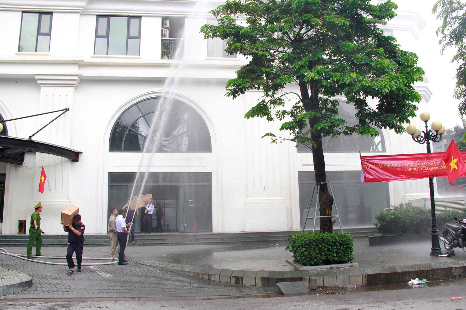 Nhà Chung cư B6 Giảng Võ ra mắt mô hình “Chung cư an toàn phòng cháy chữa cháy” -0
