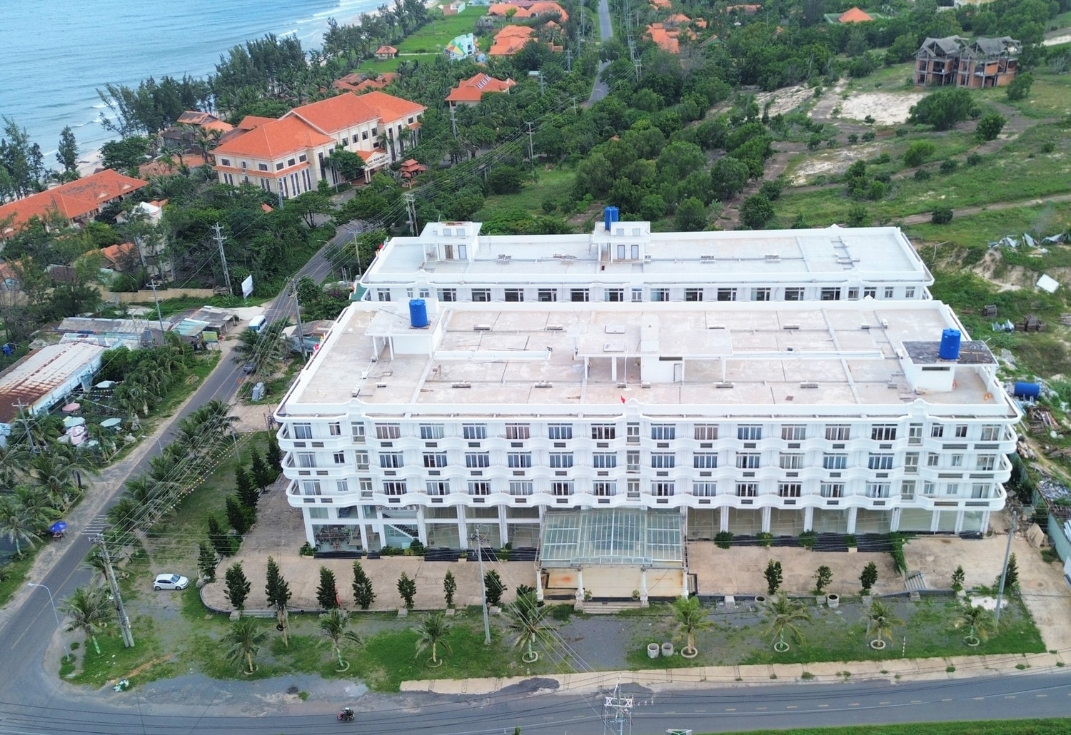 Dự án Aloha Beach Village là một trong số các dự án được đầu tư hàng nghìn tỷ đang chờ được gỡ vướng để sớm vận hành theo đúng kế hoạch Dự án Aloha Beach Village là một trong số các dự án được đầu tư hàng nghìn tỷ đang chờ được gỡ vướng để sớm vận hành theo đúng kế hoạch