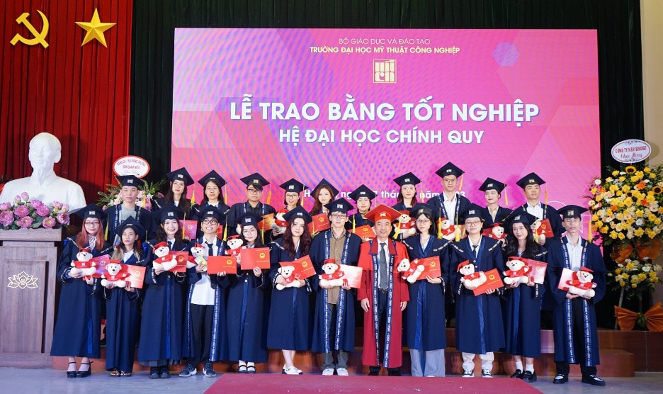 Trường Đại học Mỹ thuật Công nghiệp trao bằng tốt nghiệp tới hơn 300 sinh viên -0