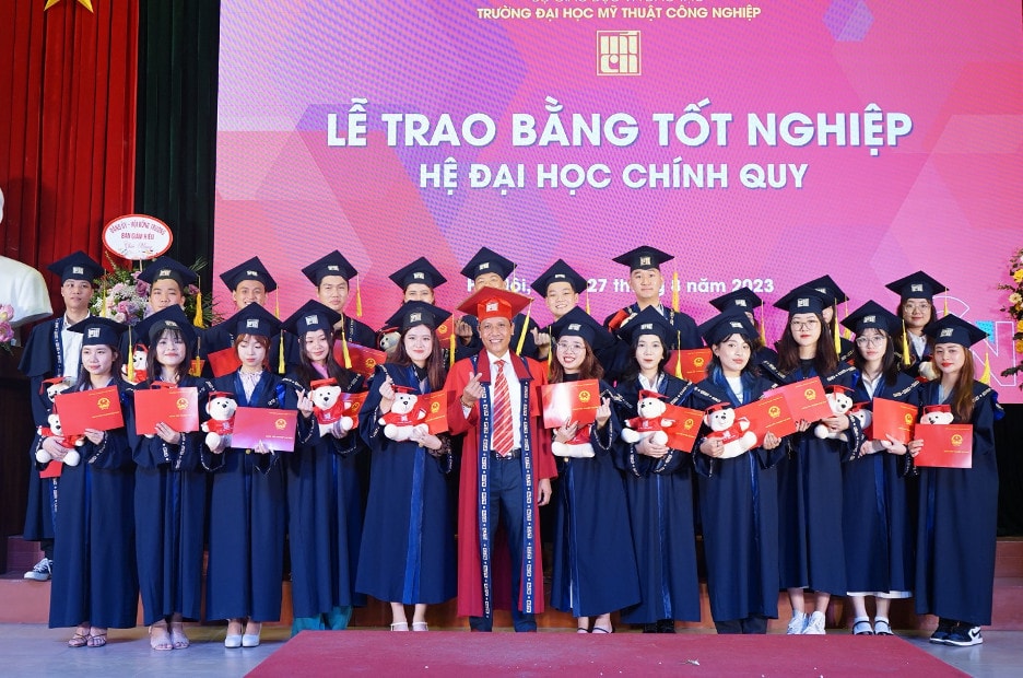 Trường Đại học Mỹ thuật Công nghiệp trao bằng tốt nghiệp tới hơn 300 sinh viên -0