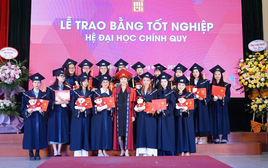 Trường Đại học Mỹ thuật Công nghiệp trao bằng tốt nghiệp tới hơn 300 sinh viên -0