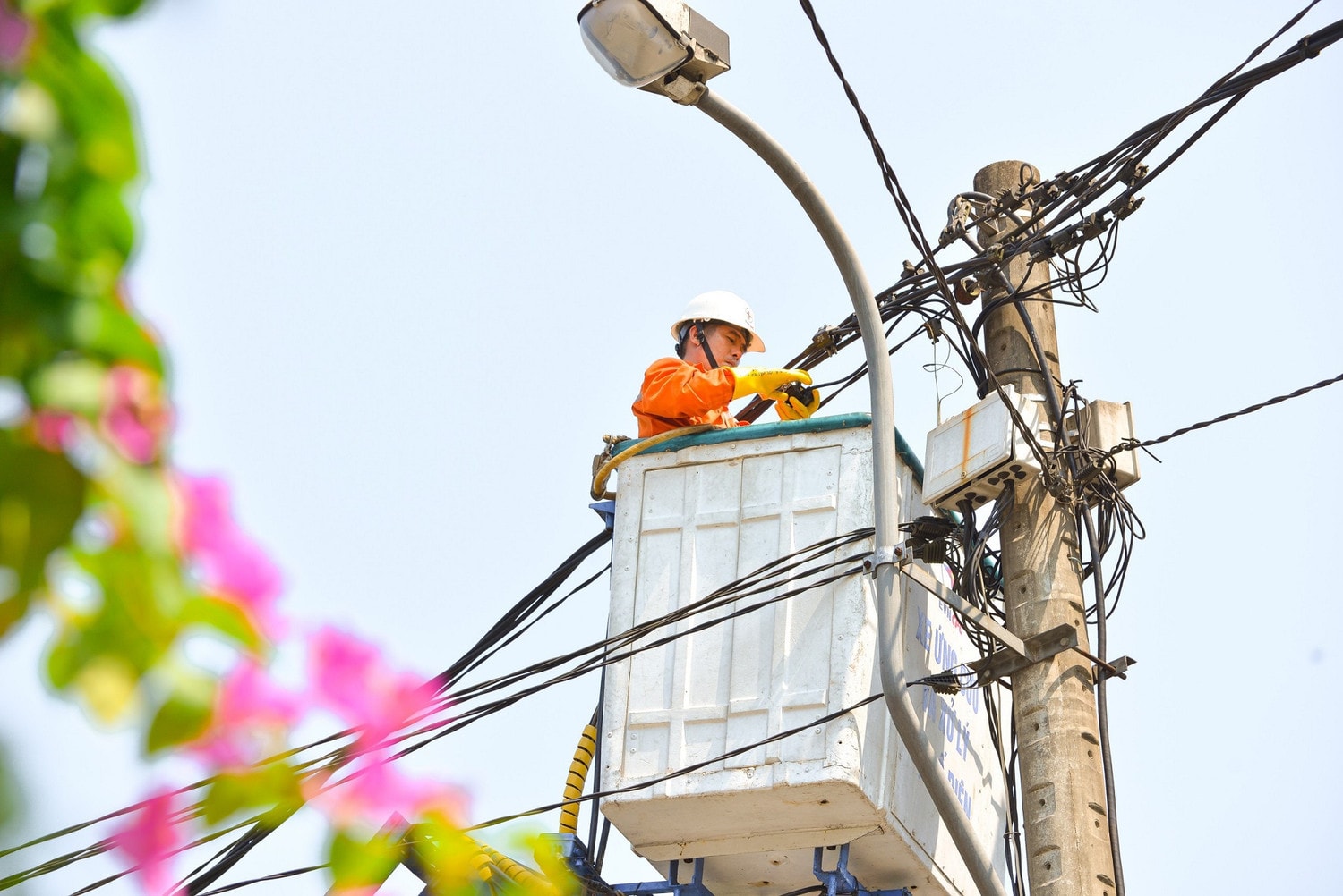 EVN yêu cầu các đơn vị thành viên chuẩn bị phương án đảm bảo cung cấp điện trong thời gian nghỉ lễ Quốc khánh 2023 -0