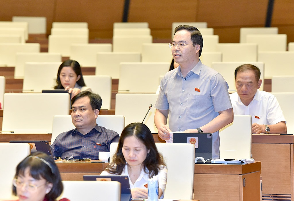 ĐBQH Trần Văn Khải (Hà Nam) phát biểu tại hội nghị. Ảnh: Lâm Hiển Nếu quyết sách chưa vận hành được do thiếu cơ chế thì cần tạo ra cơ chế -0