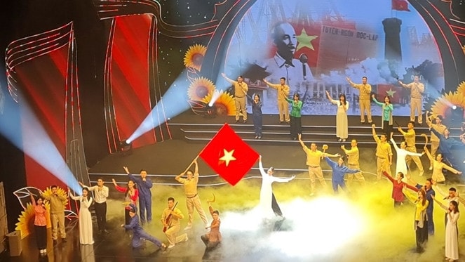 Tiết mục văn nghệ tại Chương trình nghệ thuật đặc biệt “Nắng Ba Đình. Ảnh: Lê Hằng