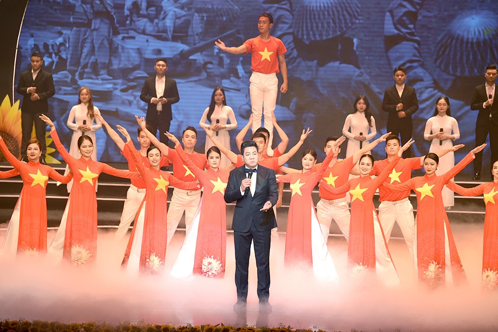 Tiết mục văn nghệ tại Chương trình nghệ thuật đặc biệt “Nắng Ba Đình”. Ảnh: Quang Khánh Chủ tịch Quốc hội Vương Đình Huệ dự Chương trình nghệ thuật đặc biệt “Nắng Ba Đình” -0