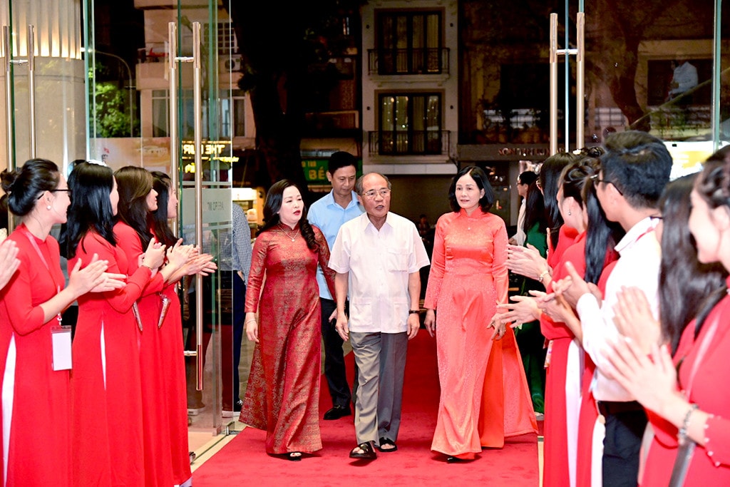 Chủ tịch Quốc hội Vương Đình Huệ dự Chương trình nghệ thuật đặc biệt “Nắng Ba Đình” -0