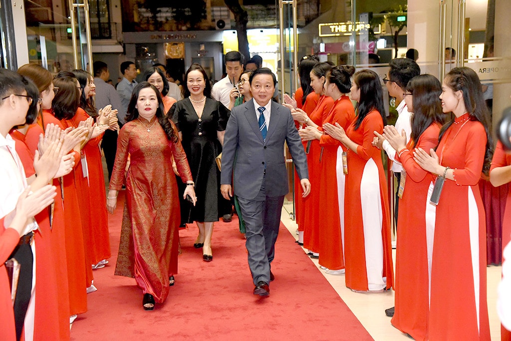 Phó Thủ tướng Chính phủ Trần Hồng Hà tới dự Chương trình nghệ thuật đặc biệt “Nắng Ba Đình”. Ảnh: Quang Khánh Chủ tịch Quốc hội Vương Đình Huệ dự Chương trình nghệ thuật đặc biệt “Nắng Ba Đình” -0