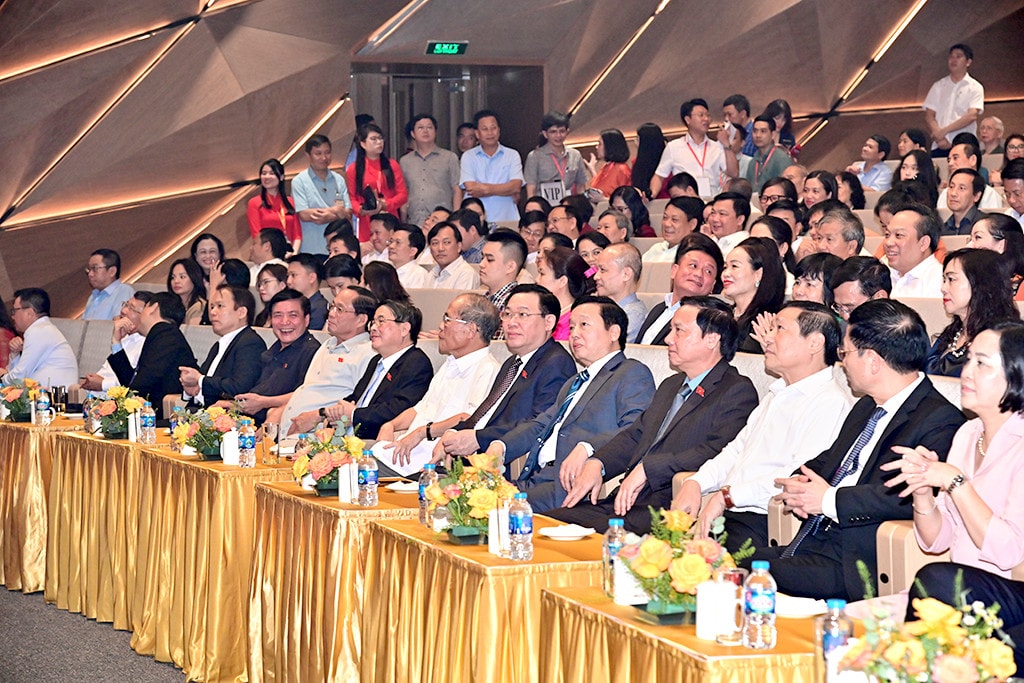 Chủ tịch Quốc hội Vương Đình Huệ dự Chương trình nghệ thuật đặc biệt “Nắng Ba Đình” -0