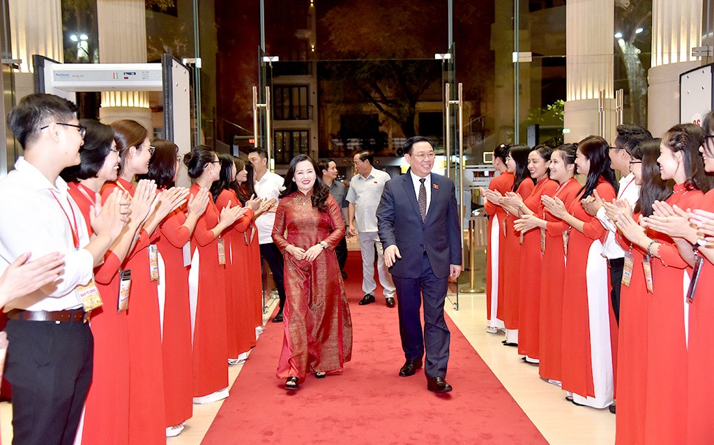 Chủ tịch Quốc hội Vương Đình Huệ tới dự Chương trình nghệ thuật đặc biệt “Nắng Ba Đình”. Ảnh: Lâm Hiển Chủ tịch Quốc hội Vương Đình Huệ dự Chương trình nghệ thuật đặc biệt “Nắng Ba Đình” -0