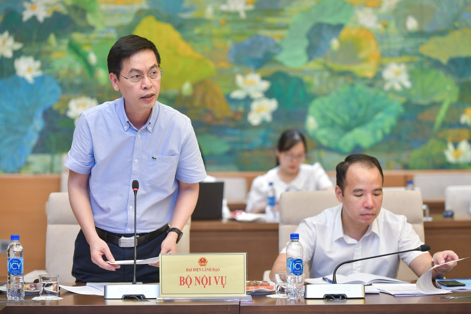 Cục trưởng Cục Văn thư và Lưu trữ nhà nước, Bộ Nội vụ Đặng Thanh Tùng trình bày Báo cáo đề dẫn về dự án Luật Lưu trữ (sửa đổi)