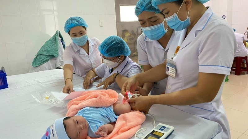 Giải bài toán chênh lệch mức sinh -0
