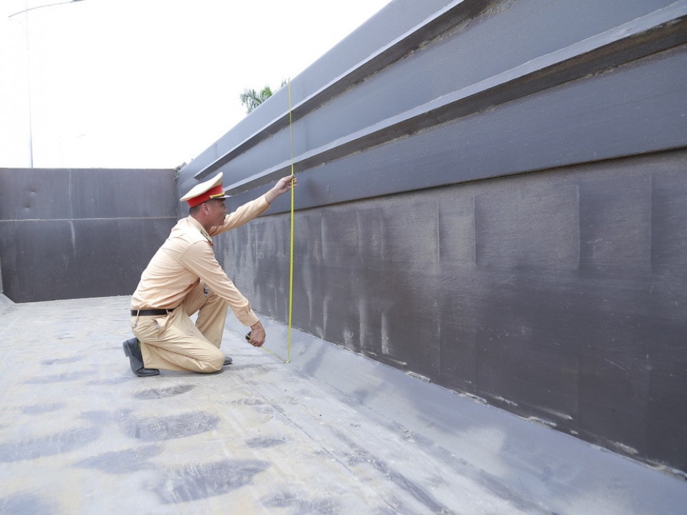 Công an Hà Tĩnh phát hiện chiêu trò mới cơi nới thùng xe -1