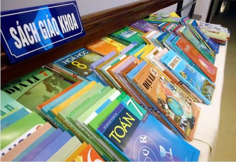Khẩn trương xây dựng giá trần đối với sách giáo khoa