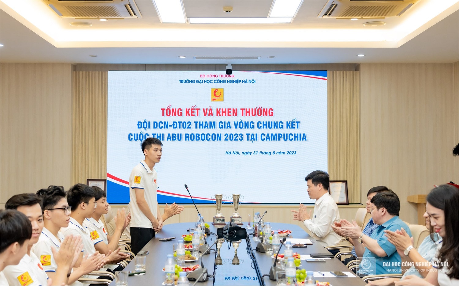 Trường Đại học Công nghiệp Hà Nội khen thưởng 200 triệu đồng đội tuyển Robocon DCN-ĐT02 -0