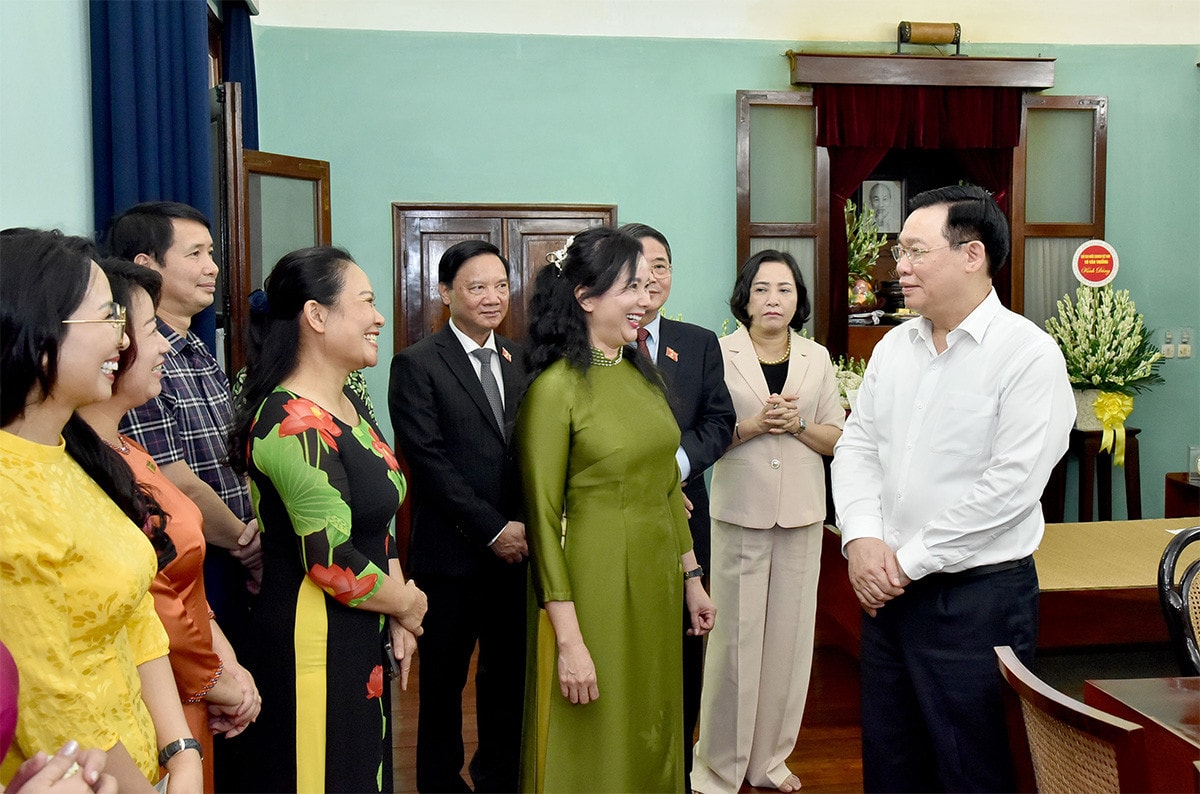 Chủ tịch Quốc hội Vương Đình Huệ dâng hương tưởng niệm Chủ tịch Hồ Chí Minh -0