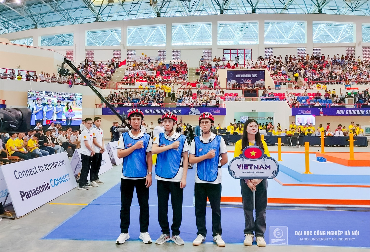 Trường Đại học Công nghiệp Hà Nội khen thưởng 200 triệu đồng đội tuyển Robocon DCN-ĐT02 -0