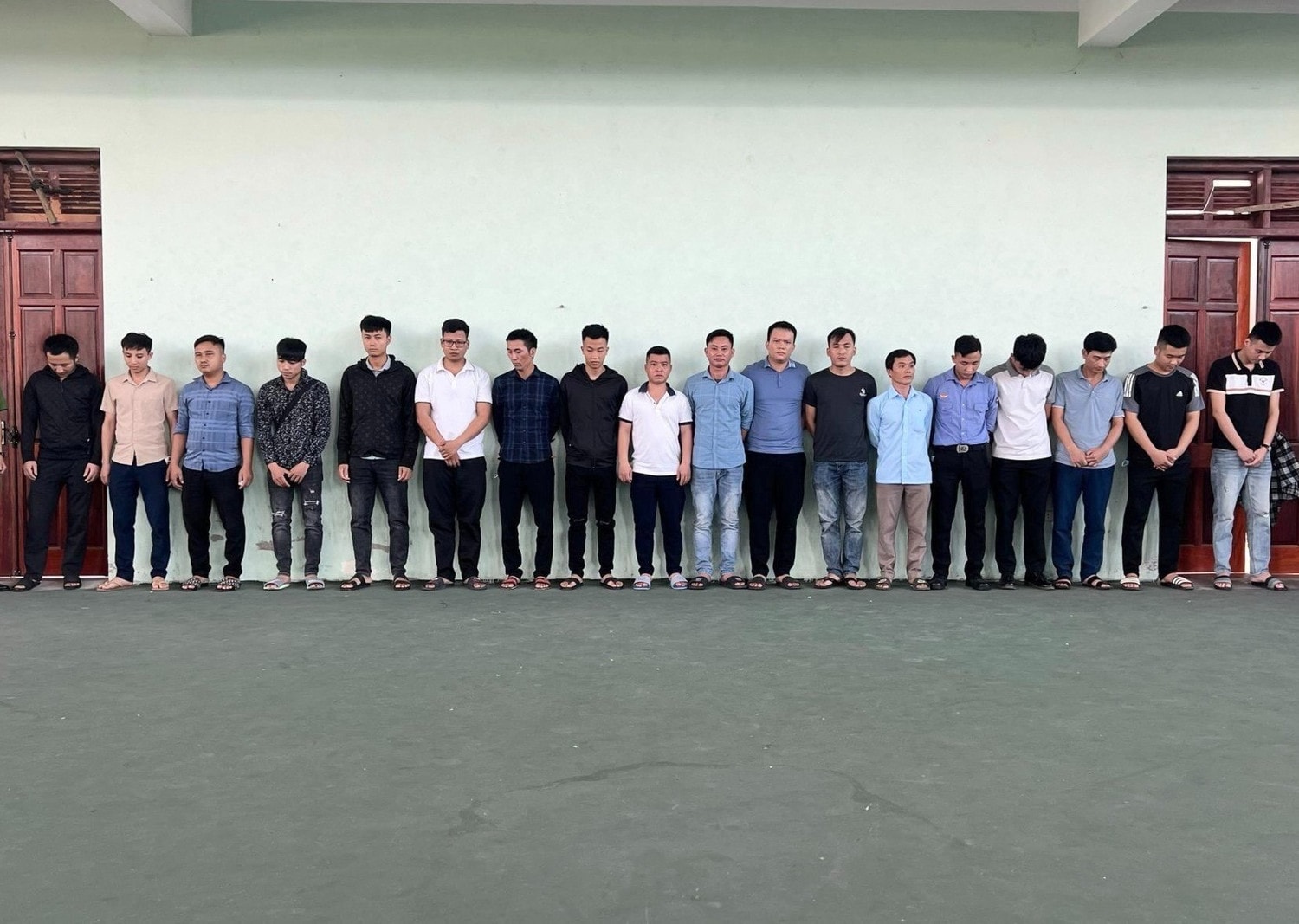 Triệt phá đường dây đánh bạc qua mạng quy mô hơn 100 tỷ đồng -0