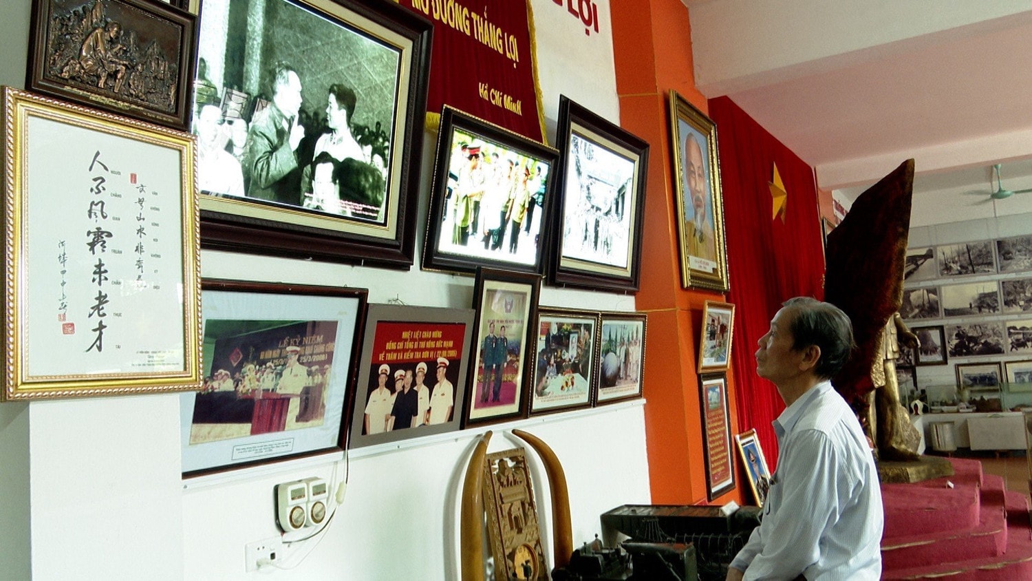 Nhiều tư liệu quý về Quân đội Nhân dân Việt Nam được trưng bày tại Bảo tàng Đồng Quê - ảnh Đào Cảnh 