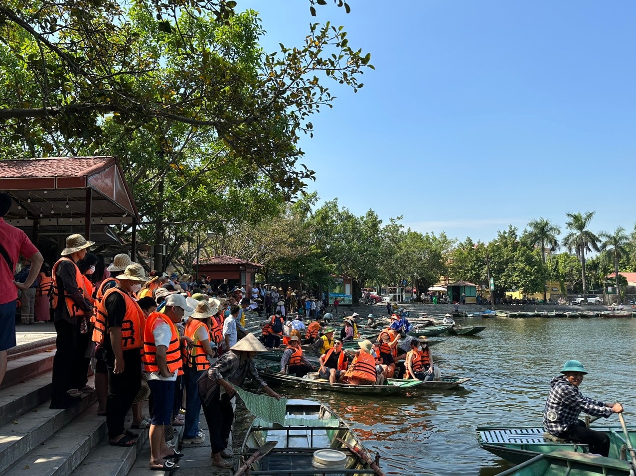 Khu du lịch Tam Cốc - Bích Động mở cửa trở lại -0