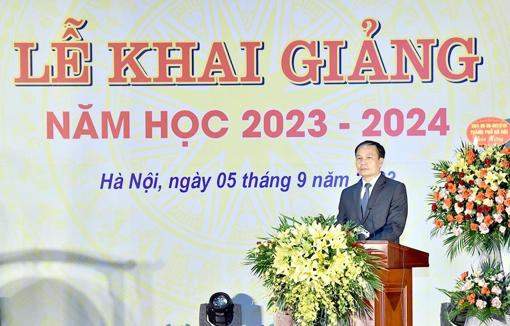 TS. Lê Phú Thắng, Bí thư Đảng ủy, Hiệu trưởng Trường Hữu nghị T78 phát biểu tại lễ khai giảng. Ảnh: Lâm Hiển Chủ tịch Quốc hội Vương Đình Huệ dự Lễ khai giảng năm học mới 2023 - 2024 tại Trường Hữu nghị T78 -0