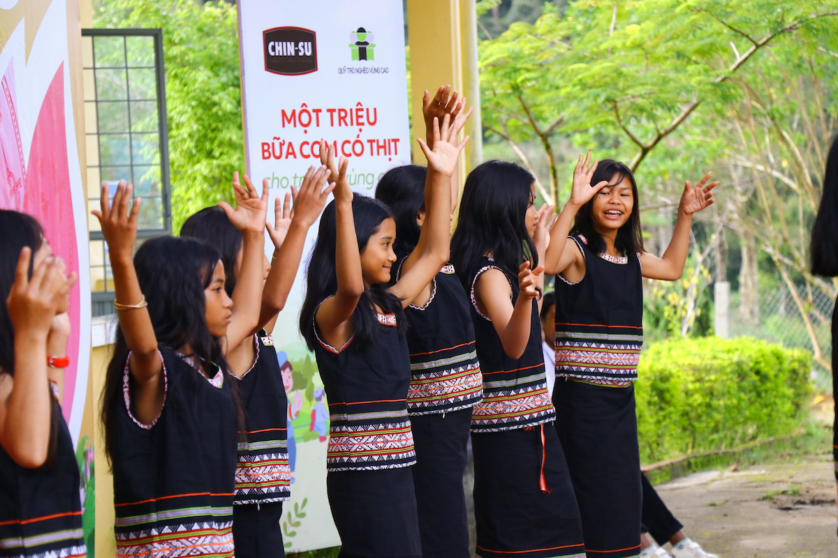 CHIN-SU tài trợ “Một triệu bữa cơm có thịt” cho trẻ vùng cao -0