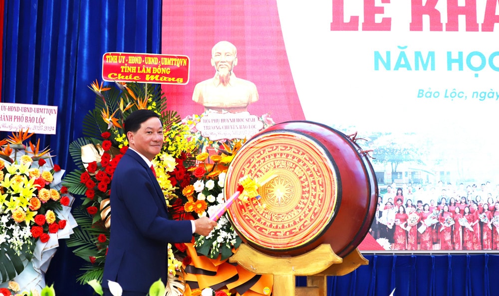 Hơn 334.300 học sinh tỉnh Lâm Đồng nô nức đón chào năm học mới -0