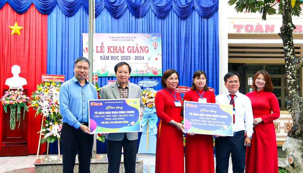 Hơn 334.300 học sinh tỉnh Lâm Đồng nô nức đón chào năm học mới -0