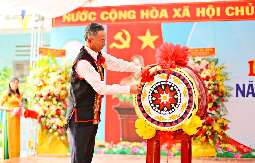 Hơn 334.300 học sinh tỉnh Lâm Đồng nô nức đón chào năm học mới -0
