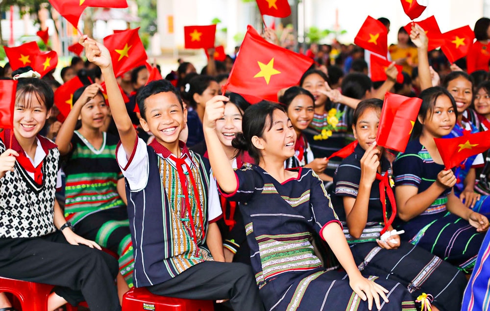 Hơn 334.300 học sinh tỉnh Lâm Đồng nô nức đón chào năm học mới -0