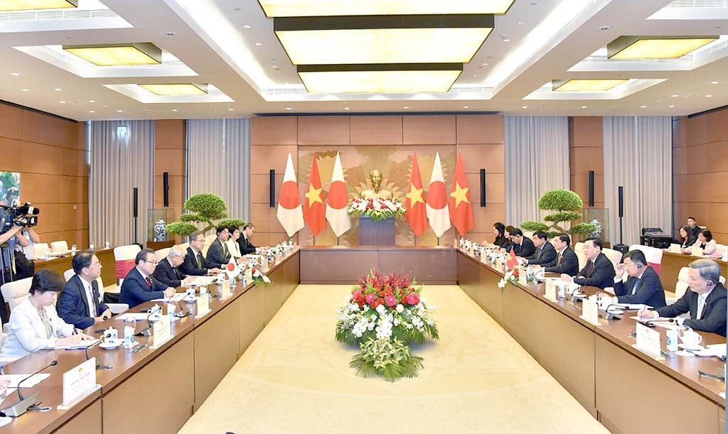 Quang cảnh buổi hội đàm. Ảnh: Lâm Hiển Chủ tịch Quốc hội Vương Đình Huệ đón, hội đàm với Chủ tịch Thượng viện Nhật Bản Otsuji Hidehisa -0
