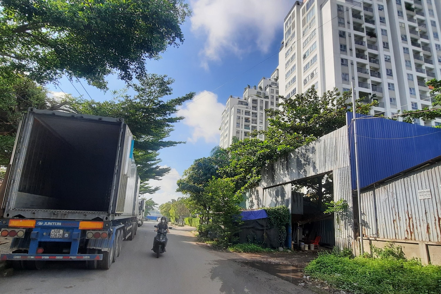 Cư dân chung cư Luxgarden của Tập đoàn Đất Xanh kêu cứu vì giao thông không kết nối -0