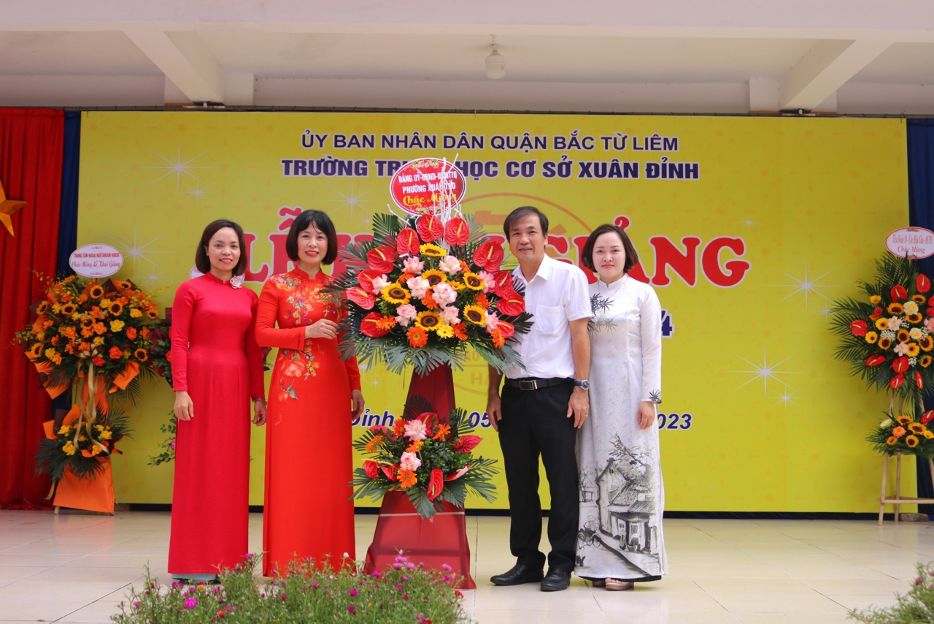 Hà Nội: Trường THCS Xuân Đỉnh hân hoan đón chào năm học mới -0
