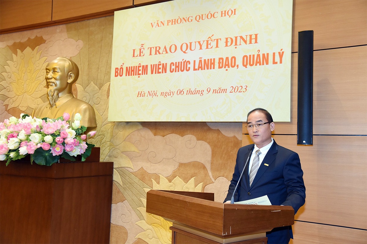 Tổng Thư ký Quốc hội, Chủ nhiệm Văn phòng Quốc hội Bùi Văn Cường trao quyết định bổ nhiệm viên chức lãnh đạo, quản lý của Báo Đại biểu Nhân dân -0