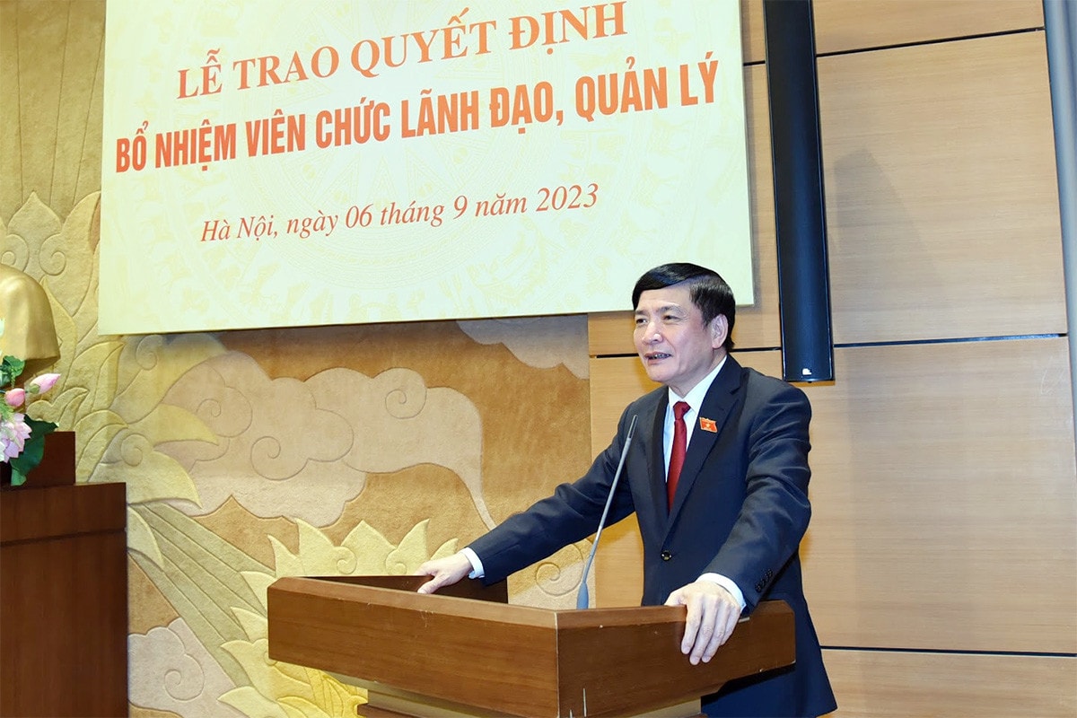 Tổng Thư ký Quốc hội, Chủ nhiệm Văn phòng Quốc hội Bùi Văn Cường trao quyết định bổ nhiệm viên chức lãnh đạo, quản lý của Báo Đại biểu Nhân dân -6