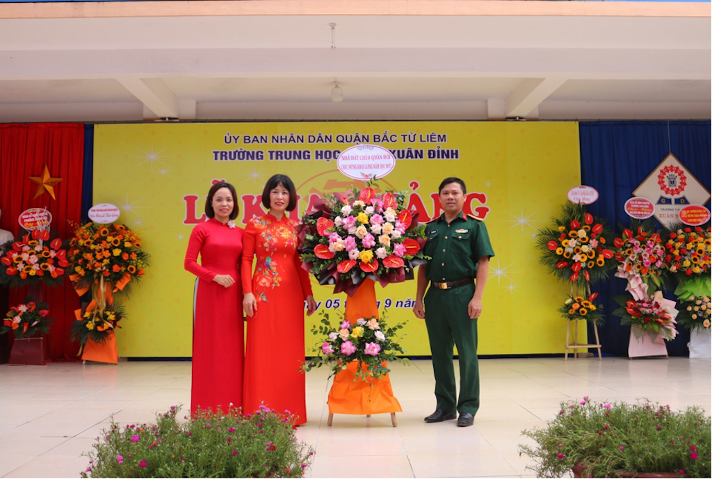 Hà Nội: Trường THCS Xuân Đỉnh hân hoan đón chào năm học mới - 0