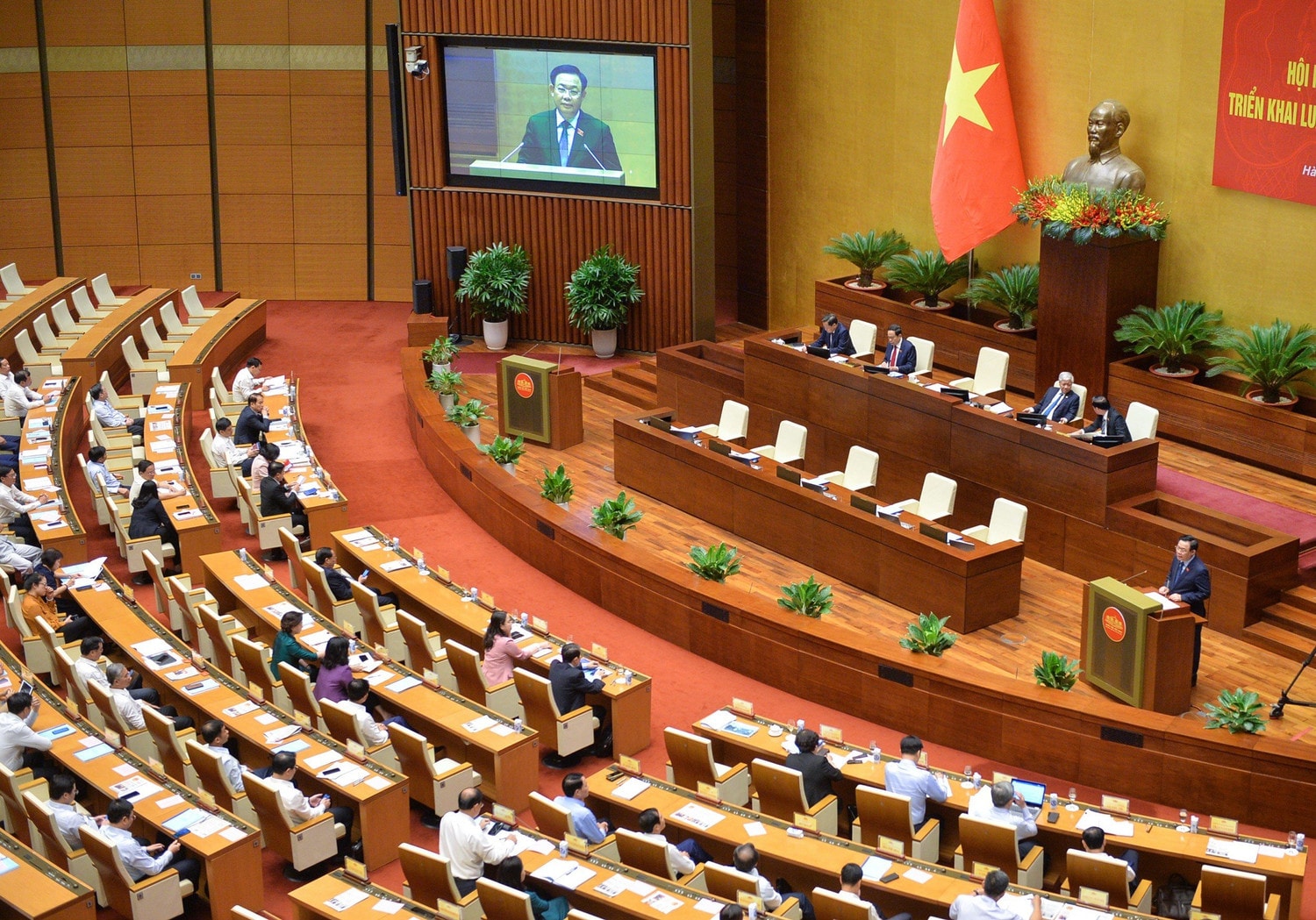 Chủ tịch Quốc hội Vương Đình Huệ: Quán triệt sâu sắc quan điểm của Đảng, siết chặt kỷ luật, kỷ cương trong tổ chức thi hành luật