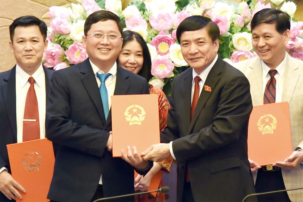 Tổng Thư ký Quốc hội, Chủ nhiệm Văn phòng Quốc hội Bùi Văn Cường trao quyết định bổ nhiệm viên chức lãnh đạo, quản lý của Báo Đại biểu Nhân dân -5