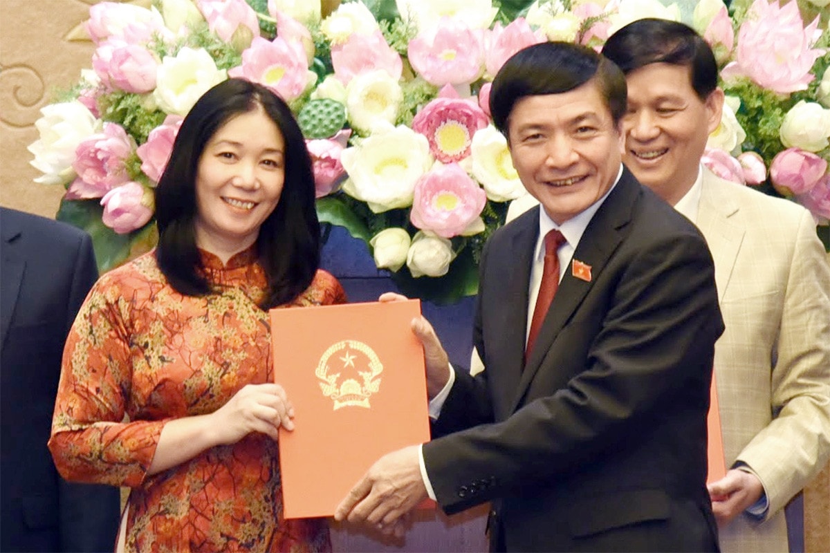Tổng Thư ký Quốc hội, Chủ nhiệm Văn phòng Quốc hội Bùi Văn Cường trao quyết định bổ nhiệm viên chức lãnh đạo, quản lý của Báo Đại biểu Nhân dân -1