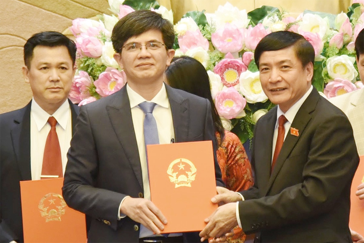 Tổng Thư ký Quốc hội, Chủ nhiệm Văn phòng Quốc hội Bùi Văn Cường trao quyết định bổ nhiệm viên chức lãnh đạo, quản lý của Báo Đại biểu Nhân dân -2