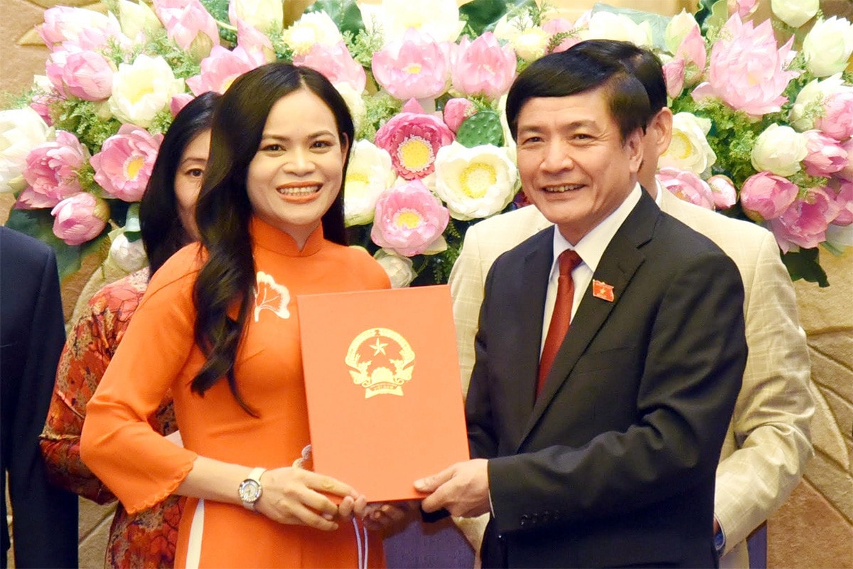 Tổng Thư ký Quốc hội, Chủ nhiệm Văn phòng Quốc hội Bùi Văn Cường trao quyết định bổ nhiệm viên chức lãnh đạo, quản lý của Báo Đại biểu Nhân dân -4