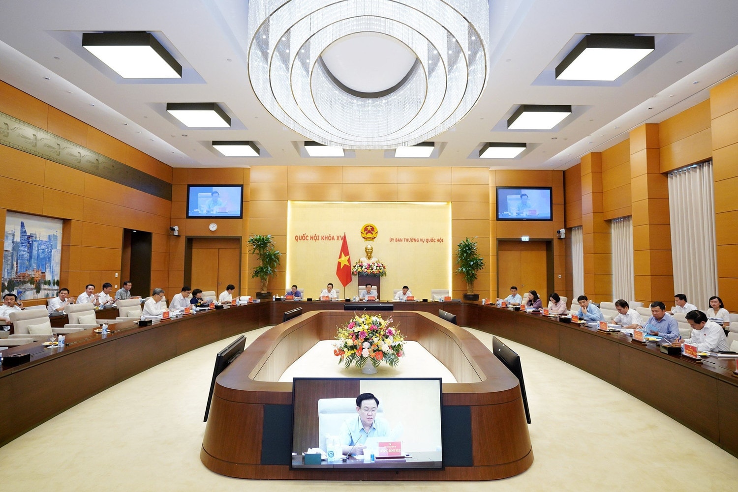 Chủ tịch Quốc hội Vương Đình Huệ chủ trì phiên họp của Đảng đoàn Quốc hội