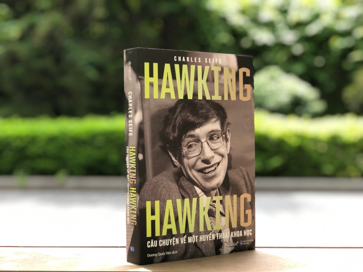 Câu chuyện về huyền thoại khoa học Hawking -0
