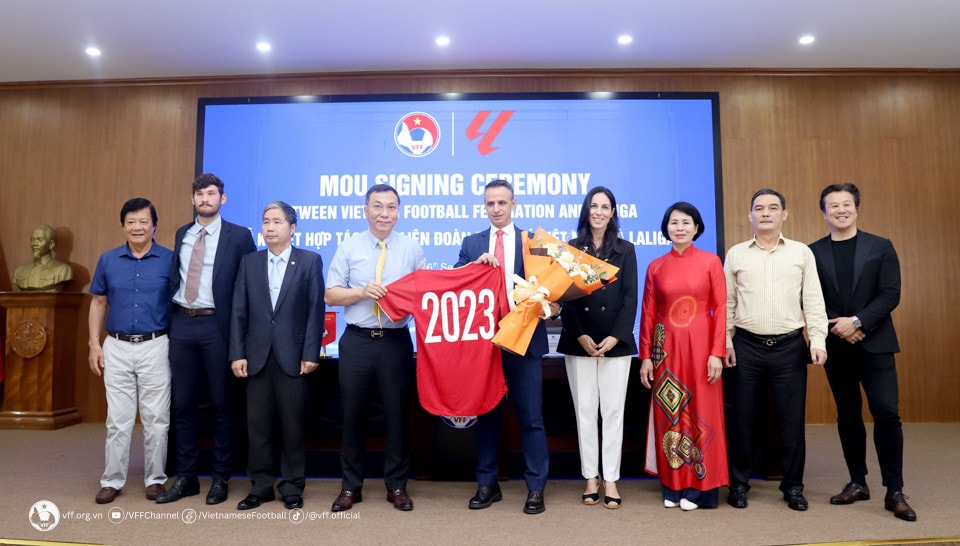 Cơ hội cho tài năng bóng đá trẻ Việt Nam tập luyện tại Real Madrid, Barcelona -0
