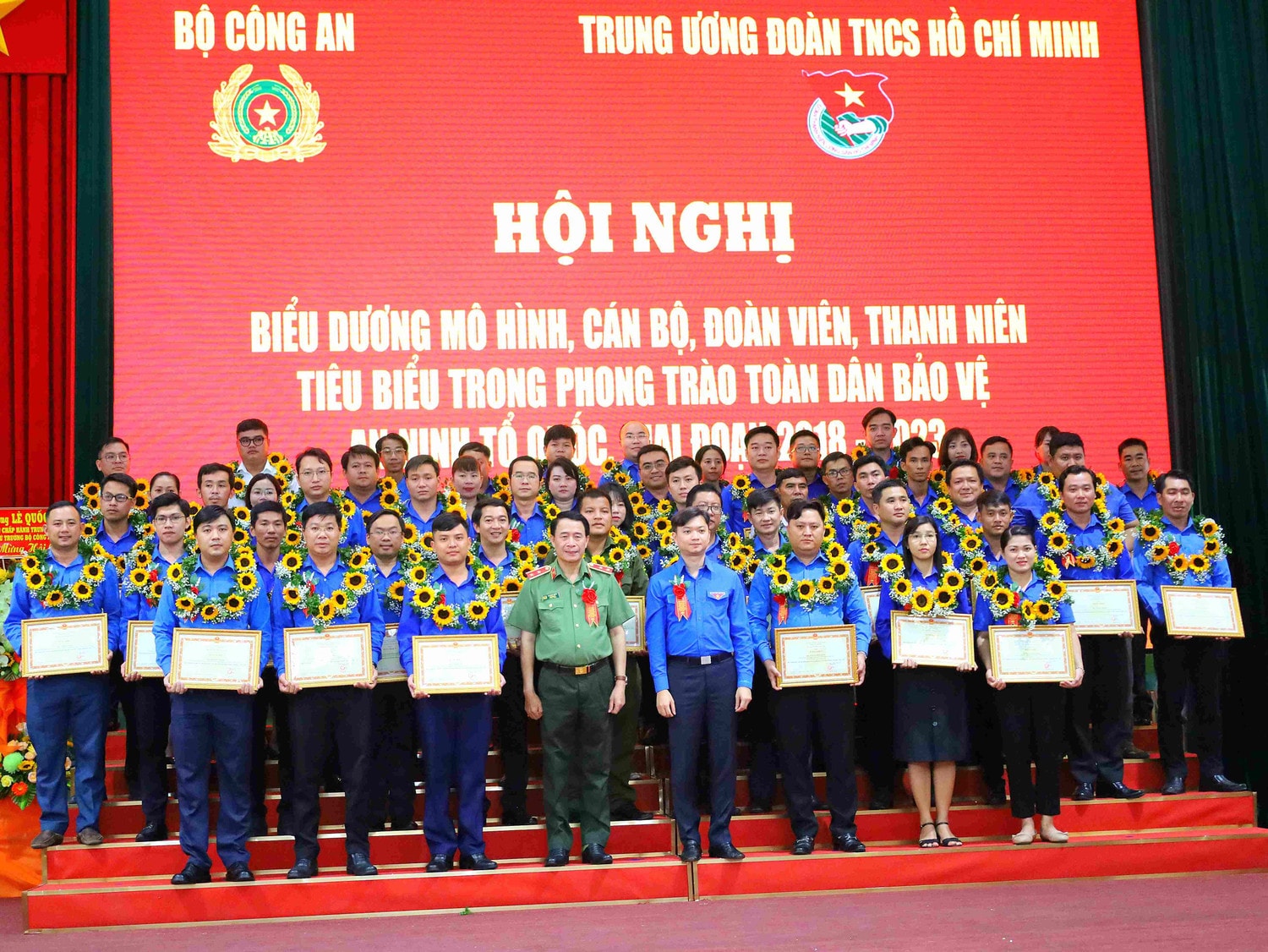 Biểu dương cán bộ, đoàn viên, thanh niên tiêu biểu trong phong trào Toàn dân bảo vệ an ninh Tổ quốc -0