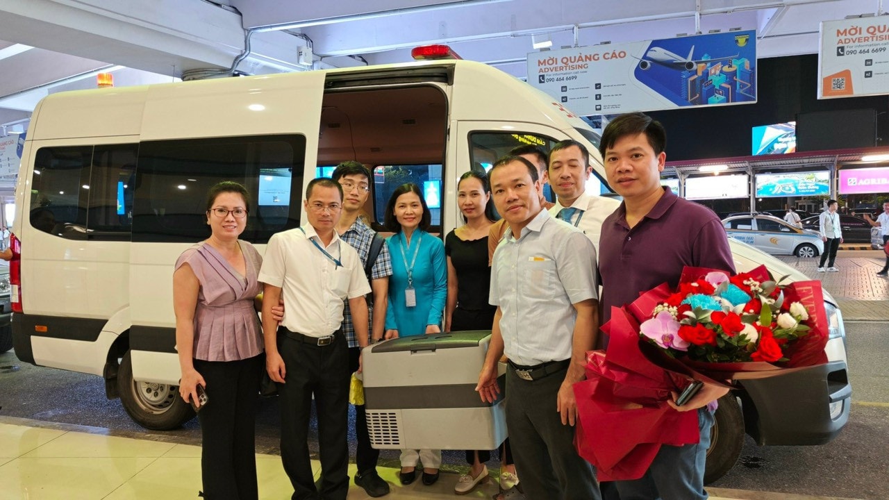 Vietnam Airlines vận chuyển tạng hiến cứu người từ Nghệ An đến Hà Nội -0