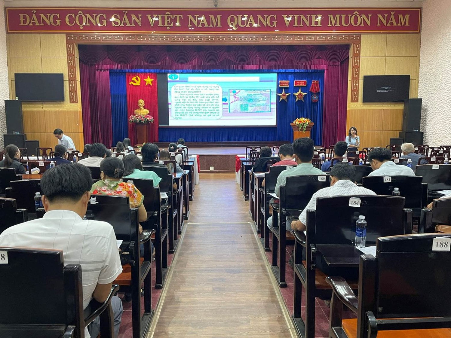 Đối thoại về chính sách BHXH, BHYT cho người lao động -0