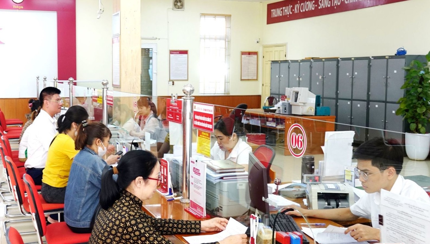 Hỗ trợ nông dân phát triển nông nghiệp ứng dụng công nghệ cao -0