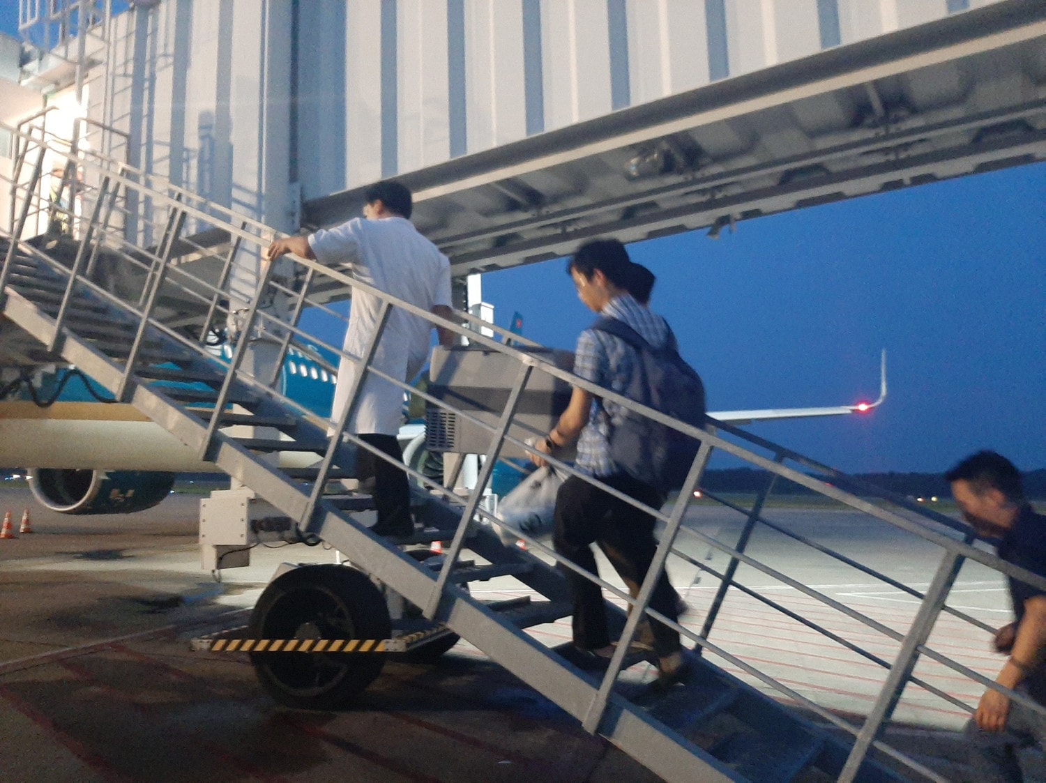 Vietnam Airlines vận chuyển tạng hiến cứu người từ Nghệ An đến Hà Nội -0